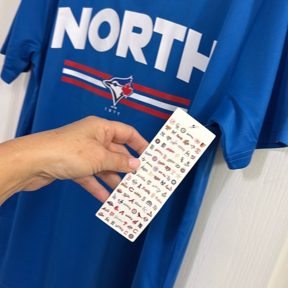 🇨🇦Combo🇨🇦Toronto Blue Jay T-shirt and Socks “Stand Strong for the North” NWT - Picture 5 of 10